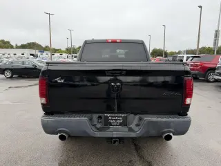 2014 RAM 1500 4WD Crew Cab 140.5" Express