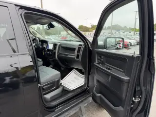 2014 RAM 1500 4WD Crew Cab 140.5" Express