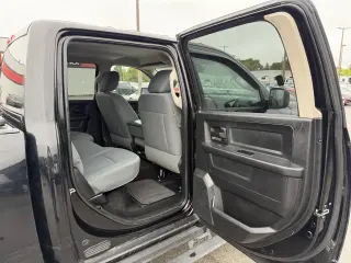 2014 RAM 1500 4WD Crew Cab 140.5" Express