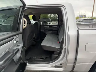 2020 RAM 1500 Big Horn 4x4 Crew Cab 5'7" Box