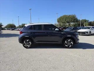 Hyundai VENUE 2026 SEL 4dr Crossover w/Two-Tone Roof