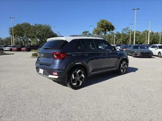 Hyundai VENUE 2026 SEL 4dr Crossover w/Two-Tone Roof