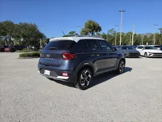Hyundai VENUE 2026 SEL 4dr Crossover w/Two-Tone Roof