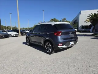 Hyundai VENUE 2026 SEL 4dr Crossover w/Two-Tone Roof