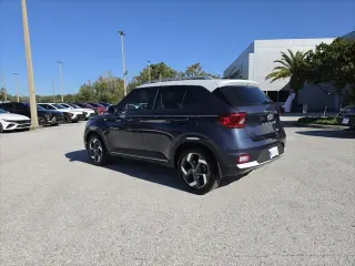 Hyundai VENUE 2026 SEL 4dr Crossover w/Two-Tone Roof