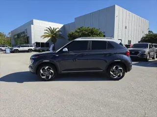 Hyundai VENUE 2026 SEL 4dr Crossover w/Two-Tone Roof
