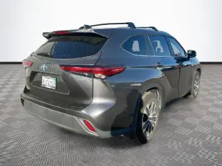 Toyota Highlander Hybrid 2023 AWD XLE 4dr SUV