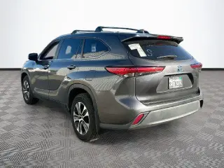 Toyota Highlander Hybrid 2023 AWD XLE 4dr SUV