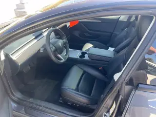 Vehículo Tesla Model 3 2023 sedán de 4 puertas