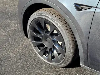 Tesla Model Y 2023 AWD Long Range 4dr Crossover