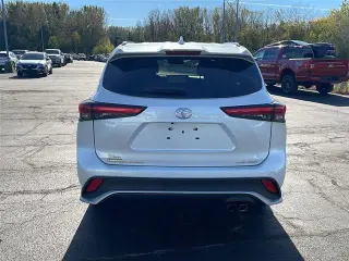 Toyota Highlander 2023 AWD XSE 4dr SUV
