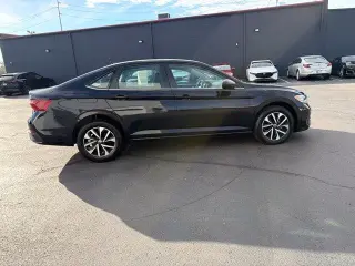Volkswagen Jetta 2024 S 4dr Sedán 8A