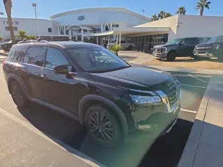 Nissan Pathfinder 2022 SL 4 puertas SUV