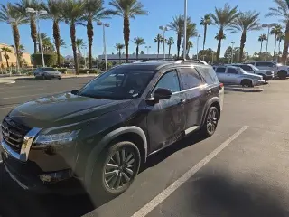 Nissan Pathfinder 2022 SL 4 puertas SUV
