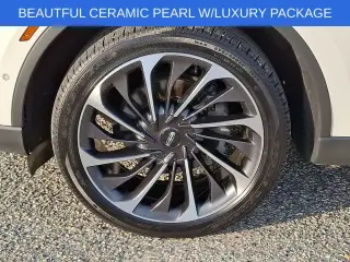 Lincoln Aviator 2023 AWD Reserve 4dr SUV