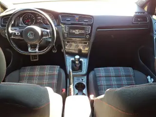 Volkswagen Golf GTI 2016 S 4dr Hatchback 6M