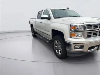 Chevrolet Silverado 1500 2015 4x4 LTZ 4dr Cab de Tripulación 5,8 pies de Peso Total