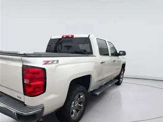 Chevrolet Silverado 1500 2015 4x4 LTZ 4dr Cab de Tripulación 5,8 pies de Peso Total