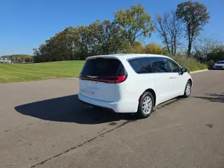 Chrysler Pacifica 2025 Select 4dr Mini-Van