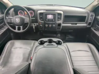Ram 1500 Classic 2022 4x4 Tradesman 4dr Quad Cab 6.3 ft. SB Pickup