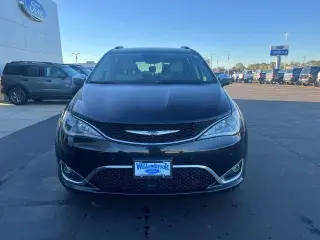 Chrysler Pacifica 2017 Limited 4dr Mini-Van