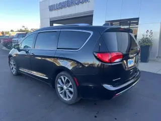 Chrysler Pacifica 2017 Limited 4dr Mini-Van