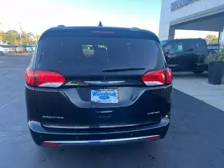 Chrysler Pacifica 2017 Limited 4dr Mini-Van