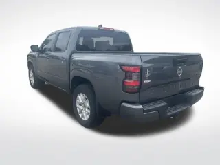 Nissan Frontier 2022 4x4 SV 4dr Crew Cab 5 ft. SB