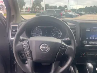 Nissan Frontier 2022 4x4 SV 4dr Crew Cab 5 ft. SB