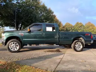 Ford F-350 Super Duty 2010 4x4 Lariat 4dr Crew Cab 6.8 ft. SB SRW Pickup