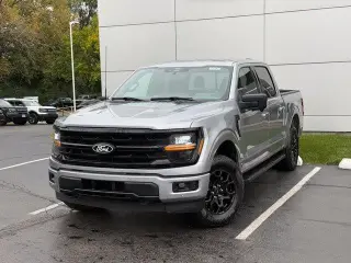 Ford F-150 2024 4x4 XLT 4dr SuperCrew con 5.5 pies de largo de espalda.