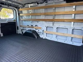 Ford Transit 2025 250 3dr SWB Techo de Ladera Carga
