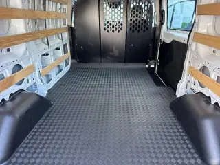 Ford Transit 2025 250 3dr SWB Techo de Ladera Carga