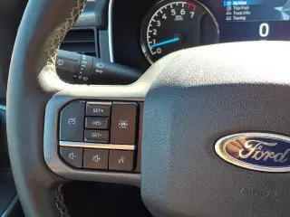 Ford F-150 2023 4x4 XLT 4dr SuperCrew con cabina de 5.5 ft. SB