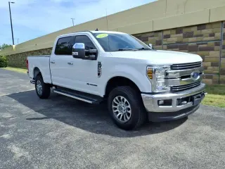 Ford F-350 Super Duty 2019 4x4 Lariat 4 puertas Cabina tripulación 6.8 ft. doble rueda simple Camión de carga