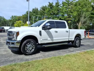 Ford F-350 Super Duty 2019 4x4 Lariat 4 puertas Cabina tripulación 6.8 ft. doble rueda simple Camión de carga