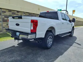 Ford F-350 Super Duty 2019 4x4 Lariat 4 puertas Cabina tripulación 6.8 ft. doble rueda simple Camión de carga