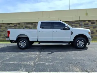 Ford F-350 Super Duty 2019 4x4 Lariat 4 puertas Cabina tripulación 6.8 ft. doble rueda simple Camión de carga
