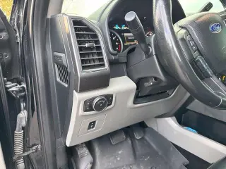 Ford F-150 2017 4x4 XLT 4dr SuperCrew 5.5 ft. SB
