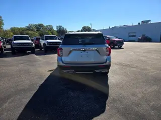 Ford Explorer 2020 con tracción en las cuatro ruedas XLT de cuatro puertas SUV