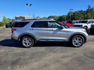 Ford Explorer 2020 con tracción en las cuatro ruedas XLT de cuatro puertas SUV
