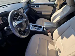 Ford Explorer 2020 con tracción en las cuatro ruedas XLT de cuatro puertas SUV