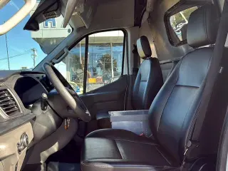 Ford Transit 2023 250 3dr SWB Techo Medio Furgón de Carga