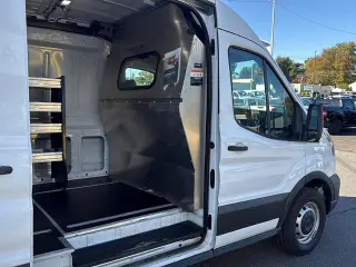 Ford Transit 2023 250 3dr SWB Techo Medio Furgón de Carga