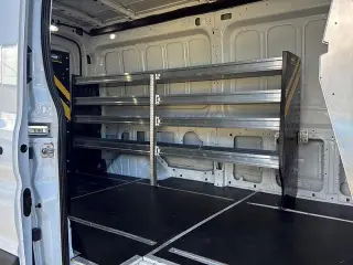 Ford Transit 2023 250 3dr SWB Techo Medio Furgón de Carga