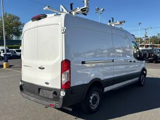 Ford Transit 2023 250 3dr SWB Techo Medio Furgón de Carga