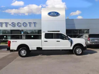 Ford F-350 Super Duty 2024 4x4 XL 4dr Crew Cab 8 ft. LB SRW Pickup