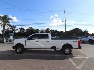 Ford F-350 Super Duty 2024 4x4 XL 4dr Crew Cab 8 ft. LB SRW Pickup