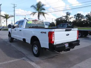 Ford F-350 Super Duty 2024 4x4 XL 4dr Crew Cab 8 ft. LB SRW Pickup