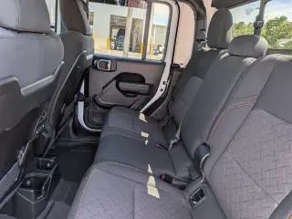 Jeep Gladiator 2025 4x4 Mojave 4 puertas Cabina de Tripulación 5.0 pies SB